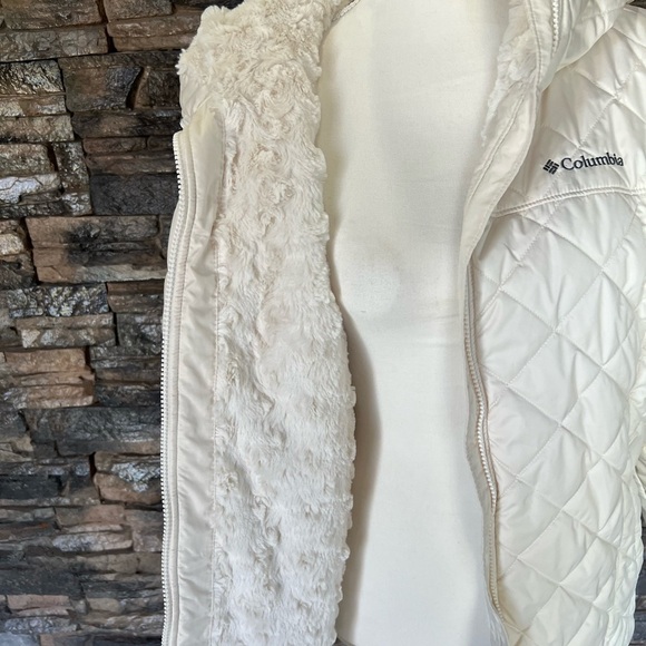 White Quilted Puffer Jacket with Hood and Stand-Up Collar - Picture 3 of 9
